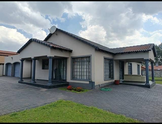 3 BEDROOM HOUSE FOR SALE IN CLAYVILLE